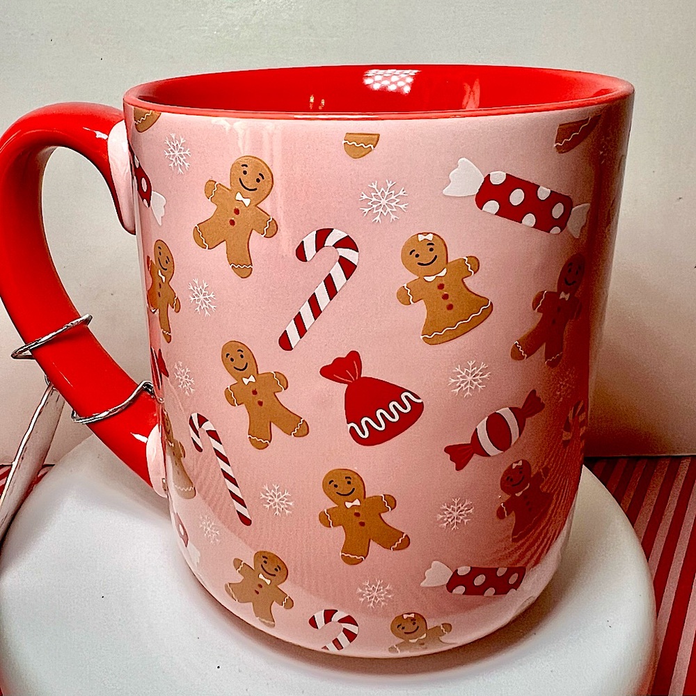 Christmas Pink Gingerbread Men & Women Ceramic Mug Candy Canes Red Peppermint